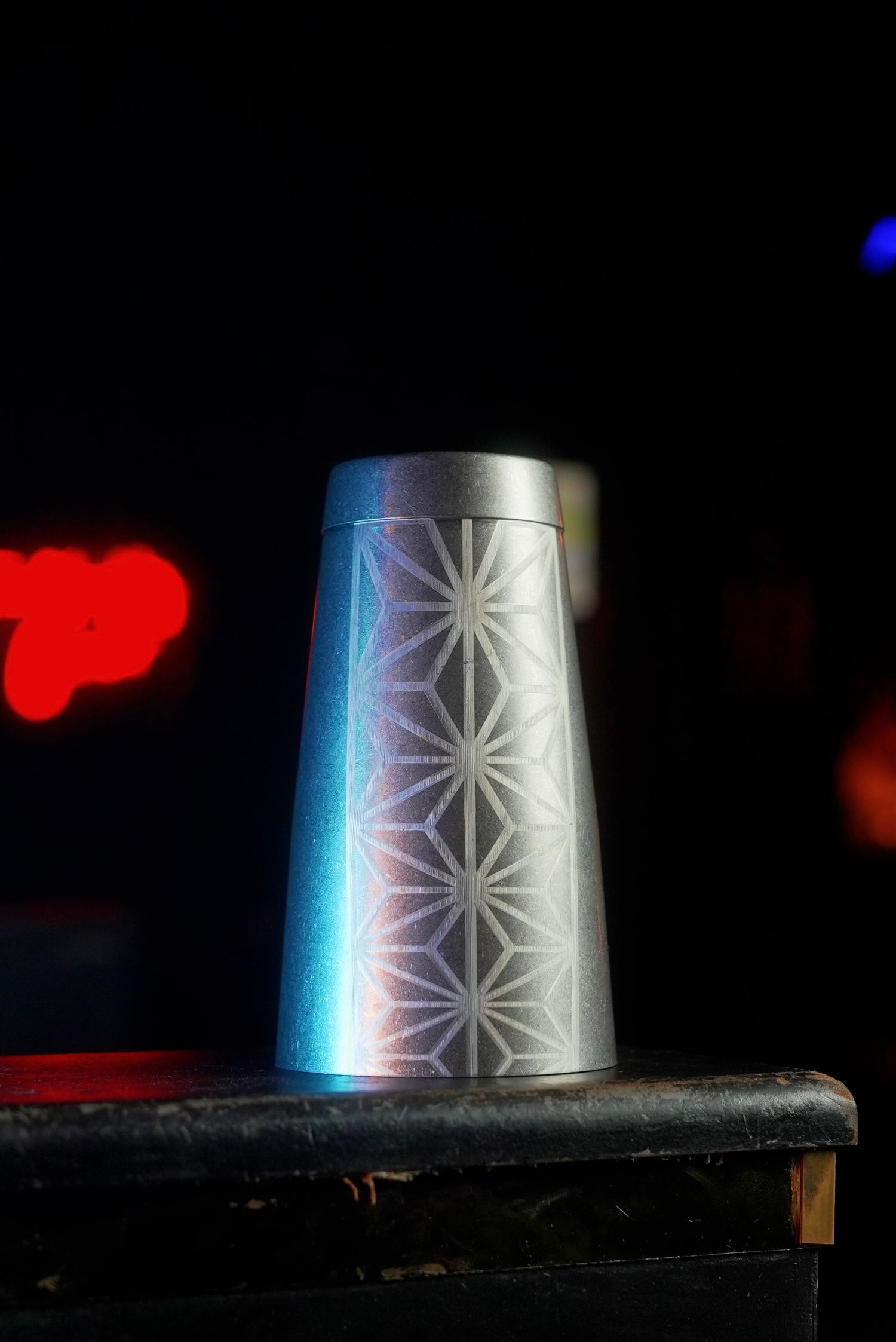 Shaker à cocktail géométrique tin-on-tin